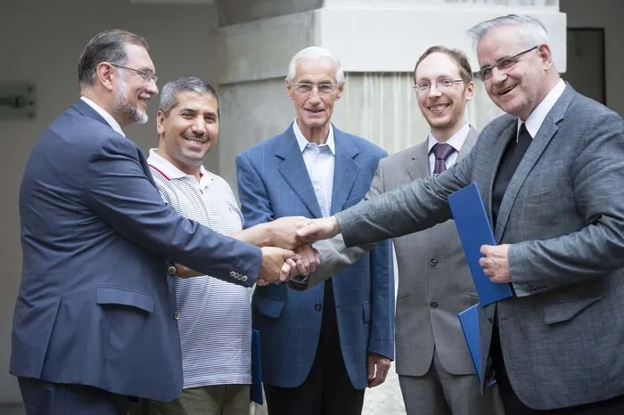 Seinen Höhepunkt fanden diese interreligiösen Bemühungen in der Gründung des Trialog-Forums 2013. Von links: Superintendent Miklas, Ali Kurtgöz von der muslimischen Gemeinde, der Grazer Altbürgermeister Alfred Stingl, Luka Girardi von der jüdischen Gemeinde und Heinrich Schnuderl.