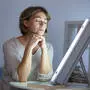Lichttherapie ist bei einer Winterdepression eine Therapieform