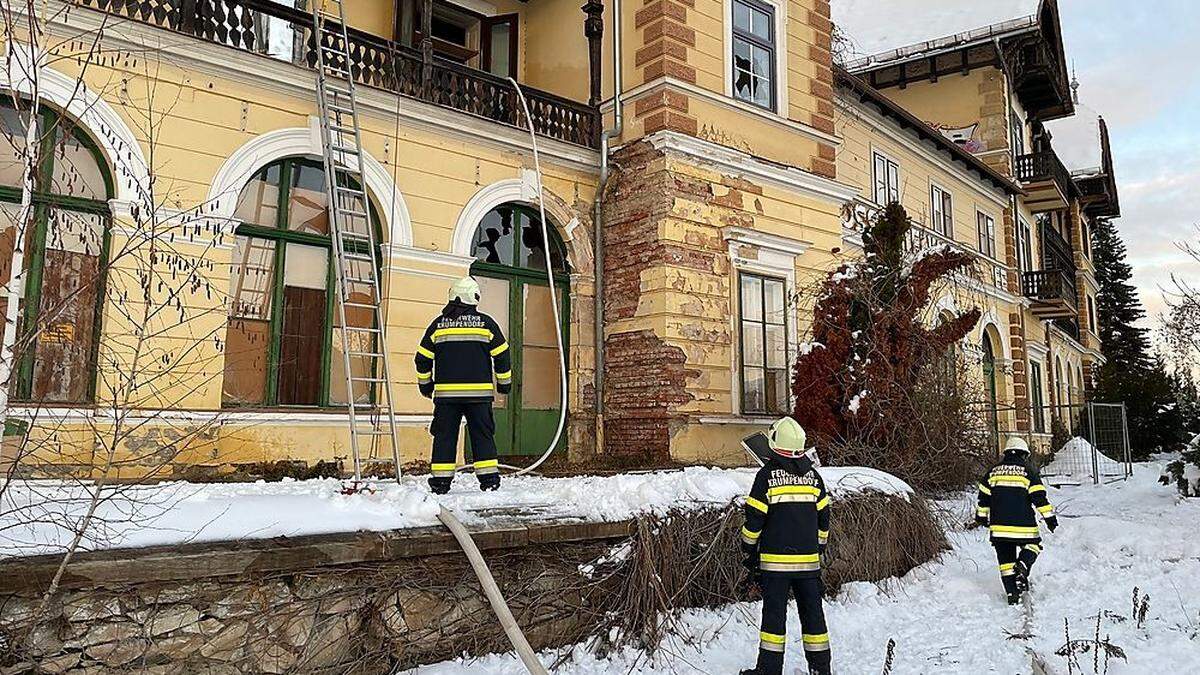 Im unter Denkmalschutz stehendem Hotel Wörthersee in der Wörthersee Ostbucht brach im Dezember ein Feuer aus. Der Schaden soll sich laut einem Sprecher des Eigentümers jedoch in Grenzen halten