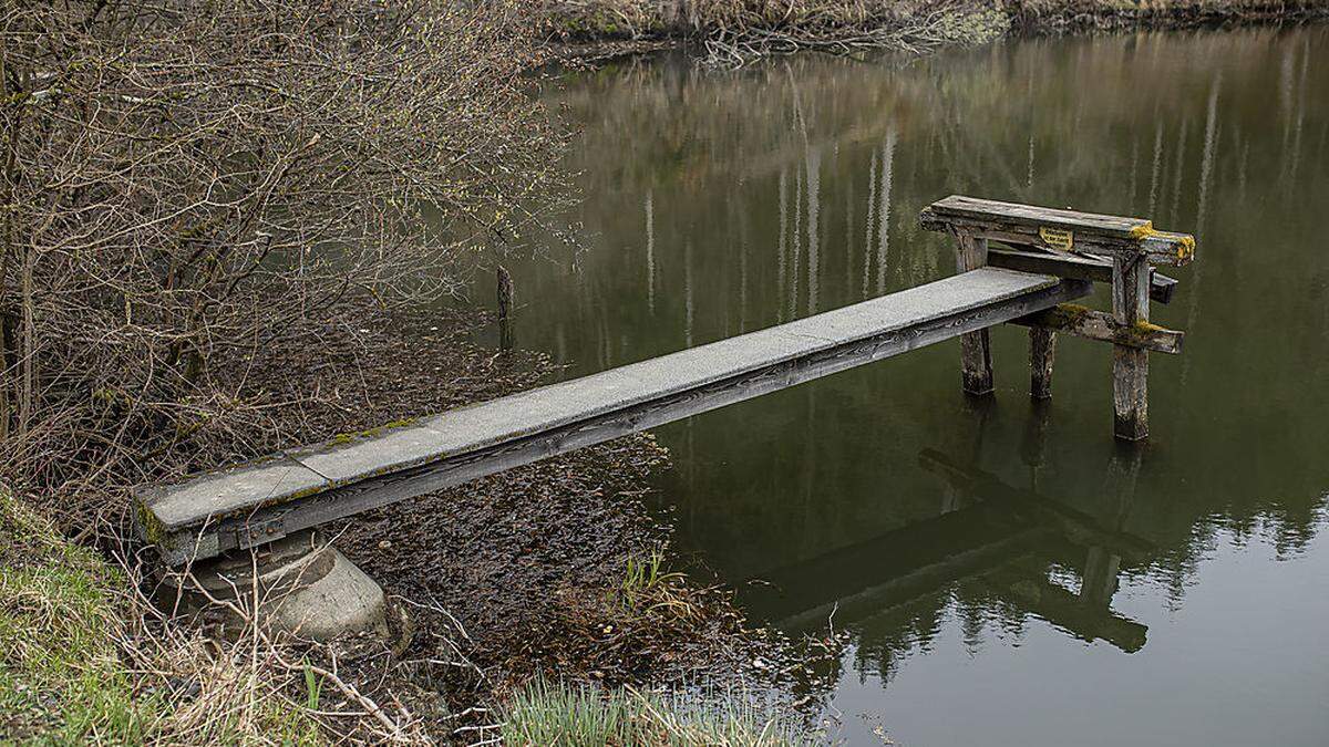 Der niedrige Wasserstand im Uferbereich ist eine Gefahr für den Fischlaich