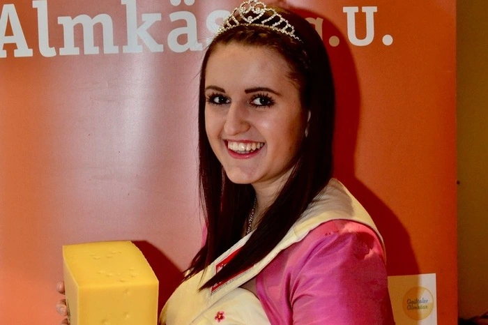 Mit dabei natürlich auch die Käsekönigin Irina Kanzian.