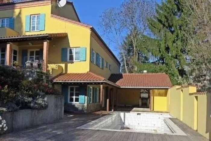 Platz 6: Villa im Toskana-Stil am Grazer Rosenhain. 5 Zimmer, 380 m2 Wohnfläche. Verkaufspreis: 2.800.000  Euro.