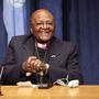 Desmond Tutu, Geistlicher und Aktivist, verstarb 90-jährig bei Kapstadt. 