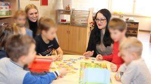 Vizebürgermeisterin und Bildungsreferentin Sarah Katholnig, hier im Kindergarten Völkendorf, ist froh, dass die Villacher Bemühungen für die wichtige Ausbildungsschiene gegriffen haben