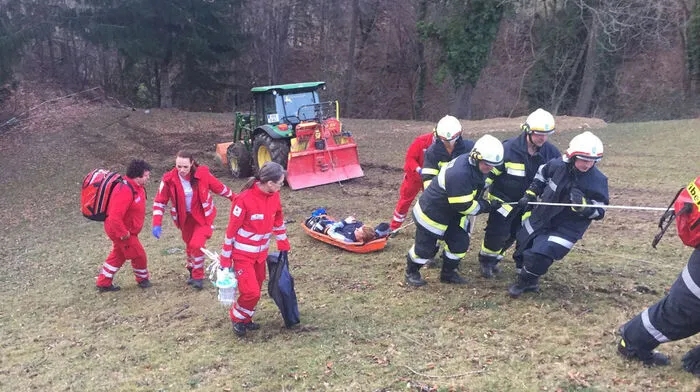 Der Landwirt wurde mit vereinten Kräften geborgen