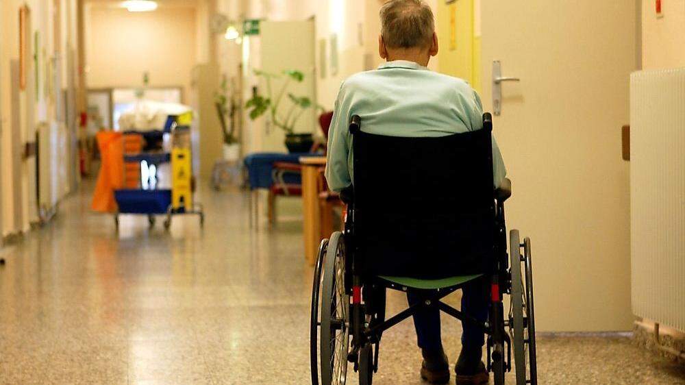 Die Regierung hat flächendeckende Tests in Alten- und Pflegeheimen bekannt gegeben