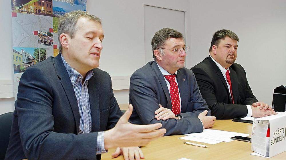 Bürgermeister Rudischer, SP-Bezirkschef Leichtfried und SPÖ-Stadtparteivorsitzender Marchetti (v. l.)
