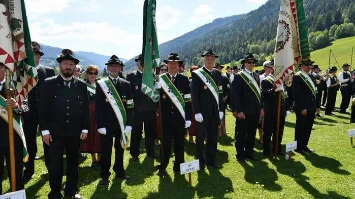 Der ÖKB-Ortsverband Ranten veranstaltete zu Pfingsten das traditionelle Zweitagefest samt Bezirkstreffen unter dem Motto „Fest der Kameradschaft“. Zahlreiche Besucher sowie Abordnungen aus dem Bezirk Murau, dem Lungau und Bayern nahmen an den Feierlichkeiten teil.