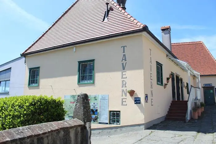 In der Taverne sind die Teilnehmenden im Anschluss gemütlich zusammengesessen