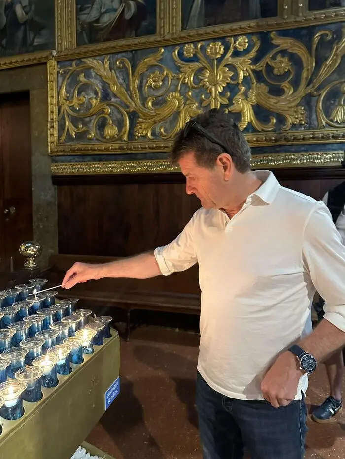 Riegler in der Kirche, wieder einmal in irgendeiner, aber nicht in Wolfsberg