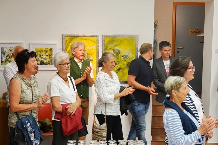 Viele Künstler und Kunstfreunde kamen zur Vernissage in der Weizer Weberhausgalerie und zeigten sich begeistert.