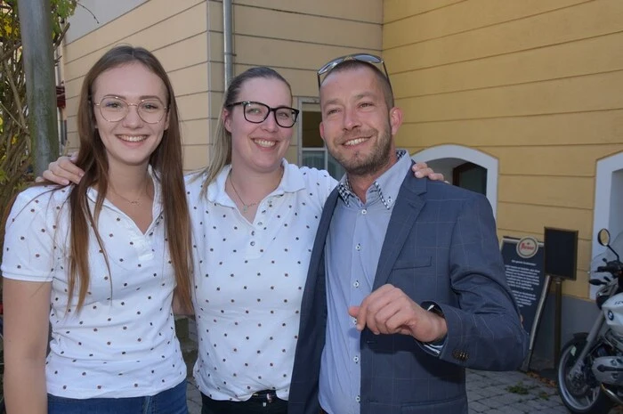 Mit entsprechender Kulinarik - Bier, Weißwurst mit Brezen, Schweinsbraten mit Kraut und Knödel, Sturm mit Kastanien - und viel Unterhaltungsmusik wurde am 18. September bis zum Abend hindurch gefeiert.