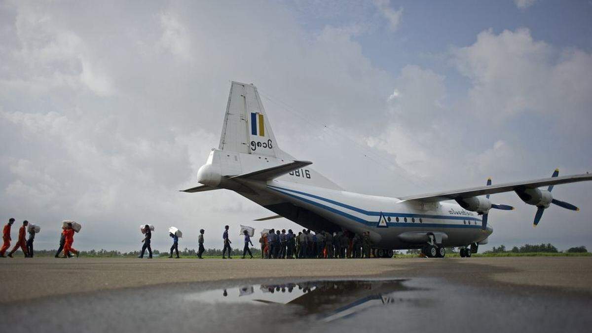 Das abgestürzte Shaanxi Y-8 Transportflugzeug im August 2015.