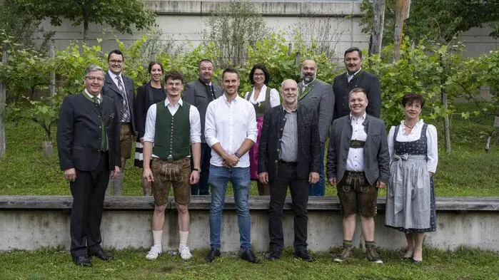 1. Reihe (v.l.): LW-Präsident Andreas Steinegger, Jonas Kienreich, Andreas Schweitzer, Siegfried Unz, Paul Vakon, Theresia Harrer (ARGE Meister:innen-Sprecherin). Marlies Haas war beim Fototermin leider verhindert