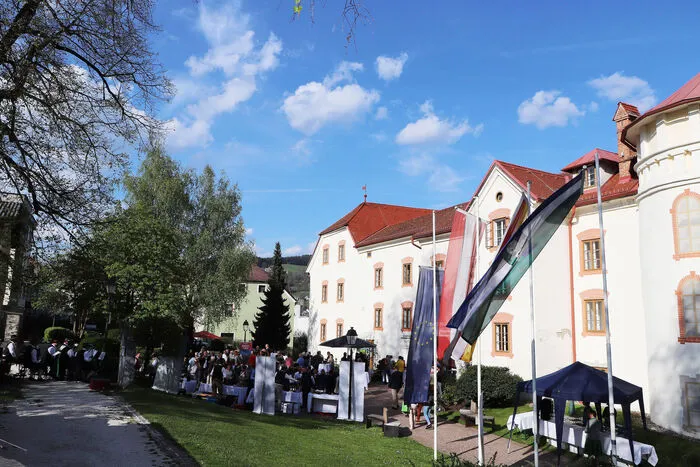 Bitte klicken Sie sich durch die Bilder!