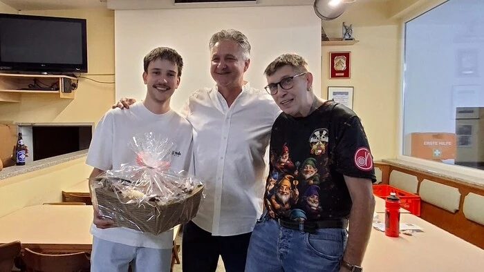 Zu sehen sind drei Herren