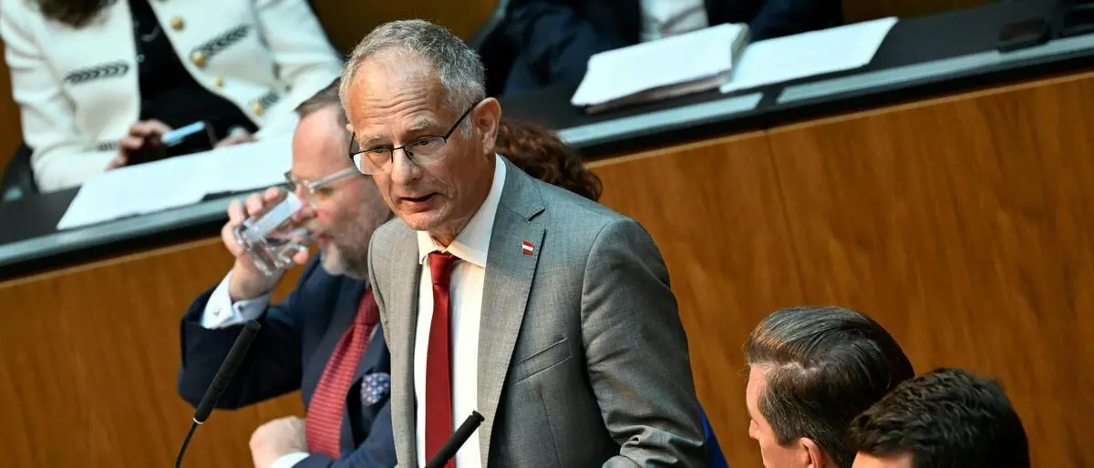 Marterbauer im Parlament während seiner Budgetrede | Marterbauer präsentiert Budget
