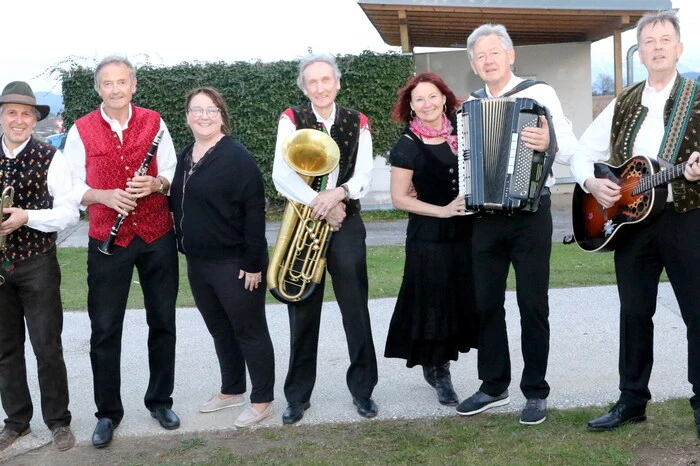 Gesanglich unterstützt wurden die Musiker von Karin Schellander-Ulbing und Katrin Piskernig, die aus dem Rosental „eingeflogen“ wurden. 