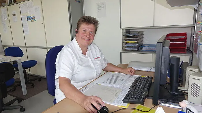 Stets mit Headset im Ohr: Johanna Monschein, Leiterin der Mobilen Pflege Bad Gleichenberg des Roten Kreuzes.