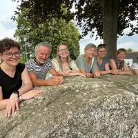 Die Lehrenden der Dorfakademie Gutenberg: Carina Gruber, Josef Harrer, Carla Sauseng, Anna Sattler, Elisabeth Greitter, Gertrude Sattler und Christina Winter da Silva