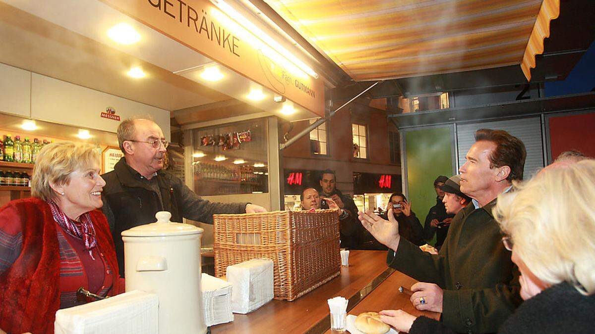 Fixpunkt für Arnie`s Graz-Besuch: Ein Zwischenstopp am Stand der Familie Gutmann am Hauptplatz (Foto aus 2009)