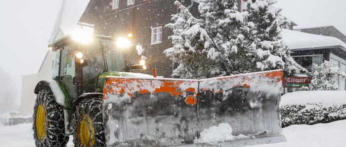 Der Wintereinbruch sorgte in der Steiermark für zahlreiche Verkehrsbehinderungen, hier im Bild die Ortschaft Pack im Bezirk Voitsberg