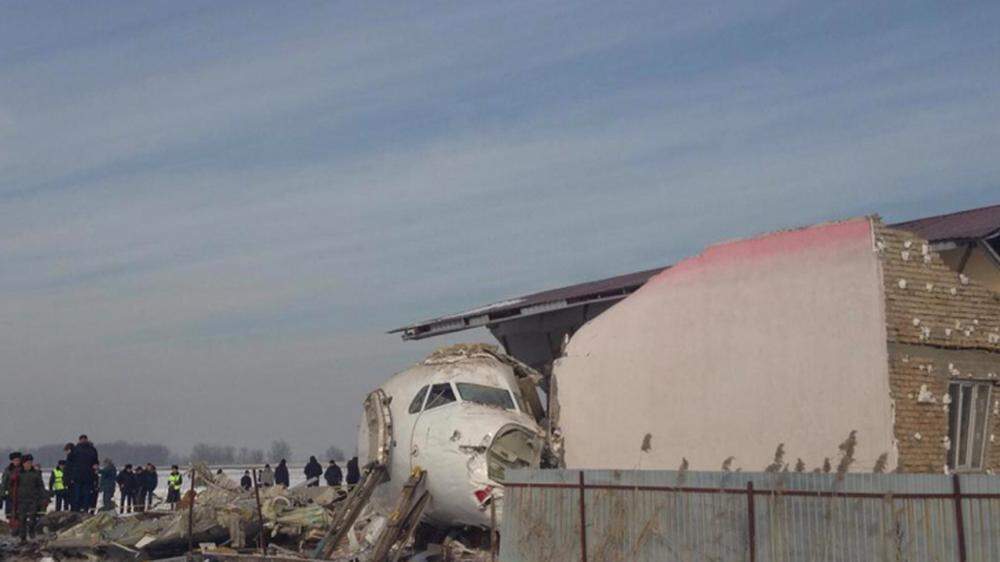 12 Menschen starben bei FlugzeugAbsturz in Kasachstan