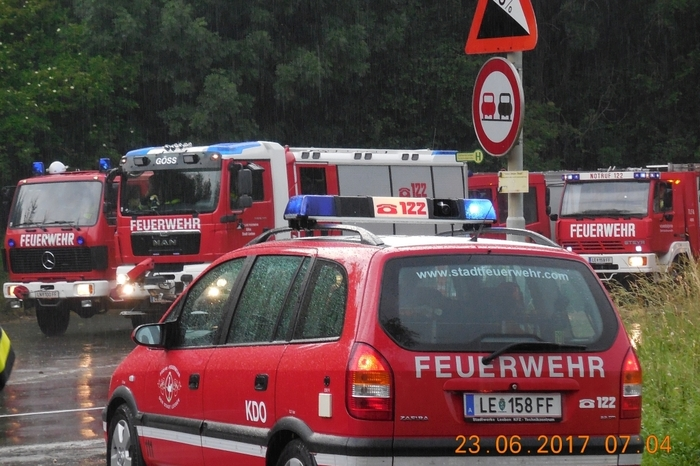 um 05.58 Uhr alarmierte die Landesleitzentrale Florian Steiermark die Freiwilligen Feuerwehren Leoben-Stadt und Leoben-Göß mit dem Alarmstichwort „B09-Wald-Hecken“.