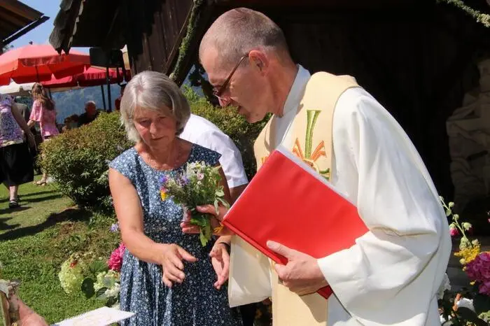 Die heilige Messe, in deren Rahmen die Segnung stattfand, wurde von Pfarrer Winfried Lembacher zelebriert, ...