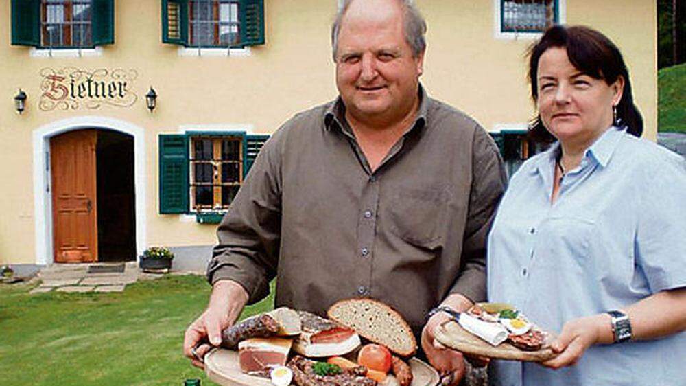 Raimund und Maria Meierhofer bieten ihren Gästen wieder Köstlichkeiten aus der eigenen Produktion