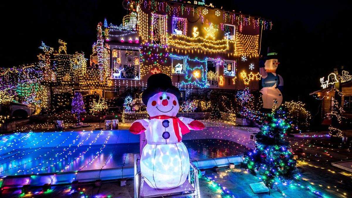 Das gesamte Grundstück in Villach ist zu Weihnachten ein Lichtermeer