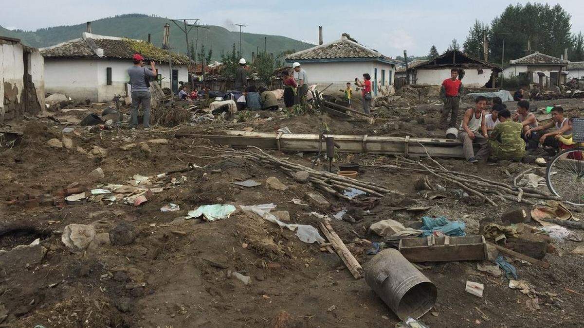 In den besuchten Siedlungen sei &quot;kaum ein Gebäude unbeschädigt geblieben&quot;