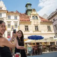 Für Touristen ist ein Besuch des Glockenspiels ein Muss beim Graz-Aufenthalt