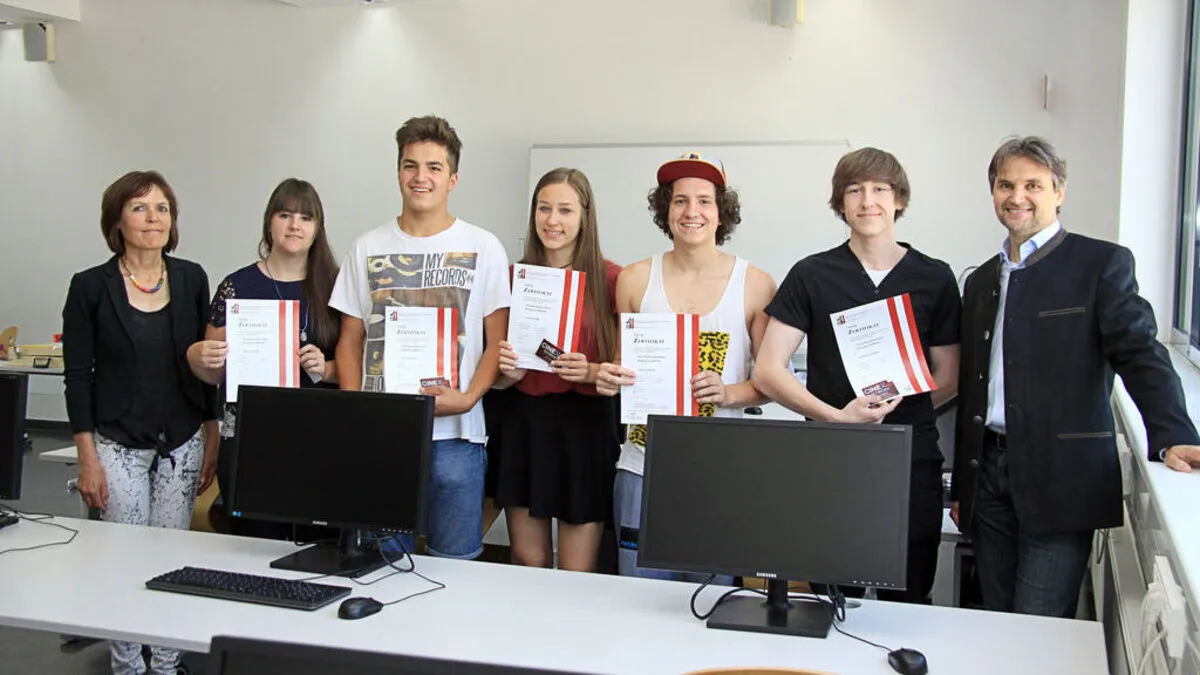 Edith Koller, Nadine Ortner, Simon Kofler, Caroline Mair, Simon Zeiner, Andreas Linder und Josef Pretis (von links)