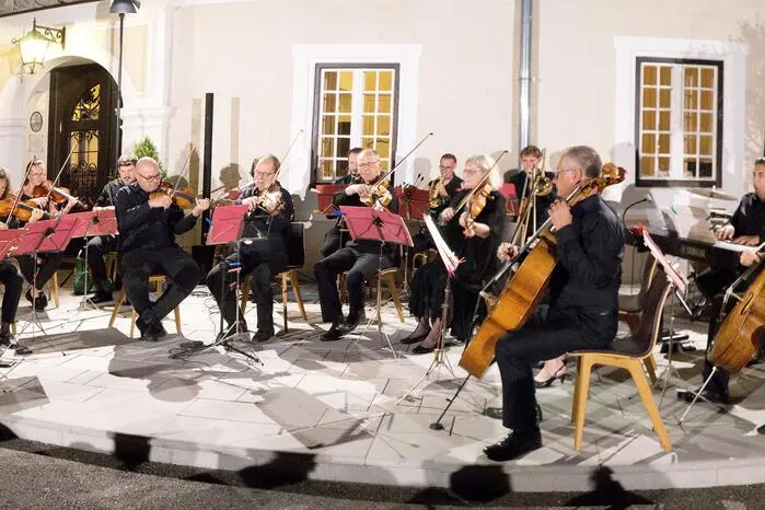 Den traditionellen Abschluss bildete die Sommerserenade, die heuer wieder als Freiluftkonzert vor dem „G’schlössl“ in Großlobming stattfinden konnte.