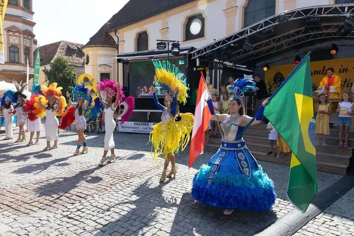  Die Messe war stimmungsvoll und wurde musikalisch umrahmt, passend zum festlichen Anlass des Samba-Wochenendes