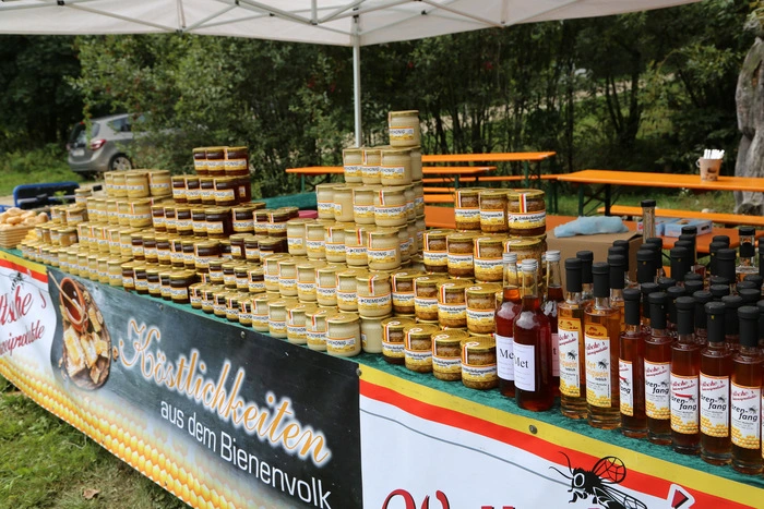 Neben kulinarischen Spezialitäten gab es eine große Auswahl an Bienenprodukten. 