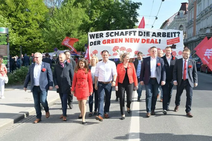 Politiker und Gewerkschafter beim Maiaufmarsch in Graz