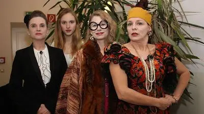 Monika und Jana Thomaschütz, Haluschan-Springer, Klimbacher (von links) vor der Aufführung	