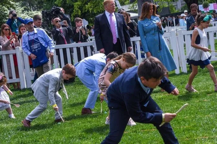 Landwirte aus dem ganzen Land hatten Eier zum Osterfest ins Weiße Haus geliefert, wie Trump sagte. "Ich liebe sie und ich glaube, sie lieben mich auch."
