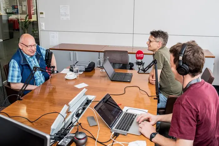 Thoma Cik im Gespräch mit dem ehemaligen Militärkommandanten Gunther Spath