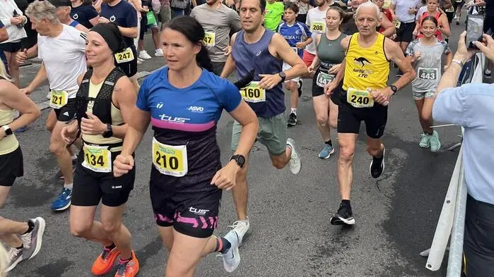 Beim traditionellen Sonnwendlauf in der Feldbacher Innenstadt gingen am Wochenende rund 550 Sportlerinnen und Sportler an den Start