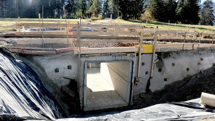 Die neue Unterführung für Wanderer und Langläufer nahe dem Bahnhof Bad Mitterndorf-Zauchen