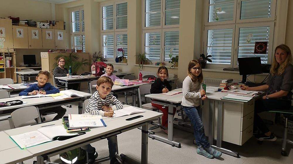 In der Volksschule St. Johann wurden die Schüler bereits in einzelne Bänke aufgeteilt