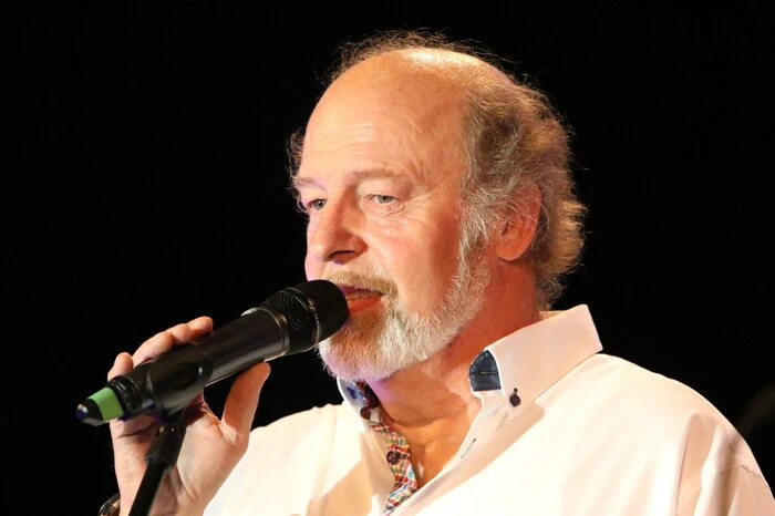 Übrigens: Viel Beifall gab es unter anderem für den ehemaligen Bürgermeister von Hüttenberg, Rudolf Schratter, der mit dem Eric Clapton-Song „Wonderful tonight“ für Begeisterungsstürme sorgte. 