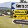 Ortshinweistafeln in Suetschach und Matschach 