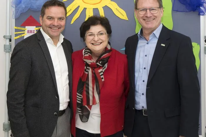 Die Eröffnungsfeier begann mit Reden von Bürgermeister Günter Reichhold und Oliver Szmej, dem Leiter des Krankenhauses der Barmherzigen Brüder in Graz. Anschließend nahm Kurt Di Bernardo die feierliche Segnung des neuen Gebäudes und deren Räumlichkeiten vor. Geleitet wurde diese Feier von Bezirkshauptfrau Nina Pölzl. Grußworte kamen ebenso von Referatsleiter Robert Sperdin, den beiden Landtagsabgeordneten Robert Reif und Bruno Aschenbrenner sowie von SP-Klubobmann Hannes Schwarz.
