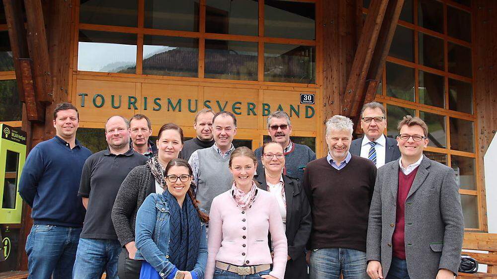 Die neuen Mitglieder des Tourismusverbandes rund um Obmann Jakob Forstnig (ganz rechts)