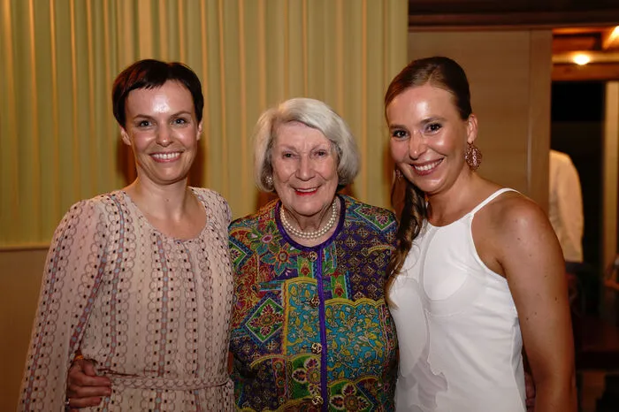 Regisseurin Cosima Lange, Gillian Helfgott und Intendantin Julia Malischnig
