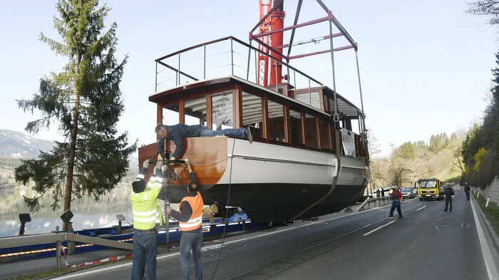 Das 93 Jahre alte Oldtimer-Schiff Poto wurde von der Seebodener Hoteliersfamilie Koller gekauft. Nach der Restaurierung in einer Werft in Monfalcone, geht das Schiff wieder im Millstätter See vor Anker.    
